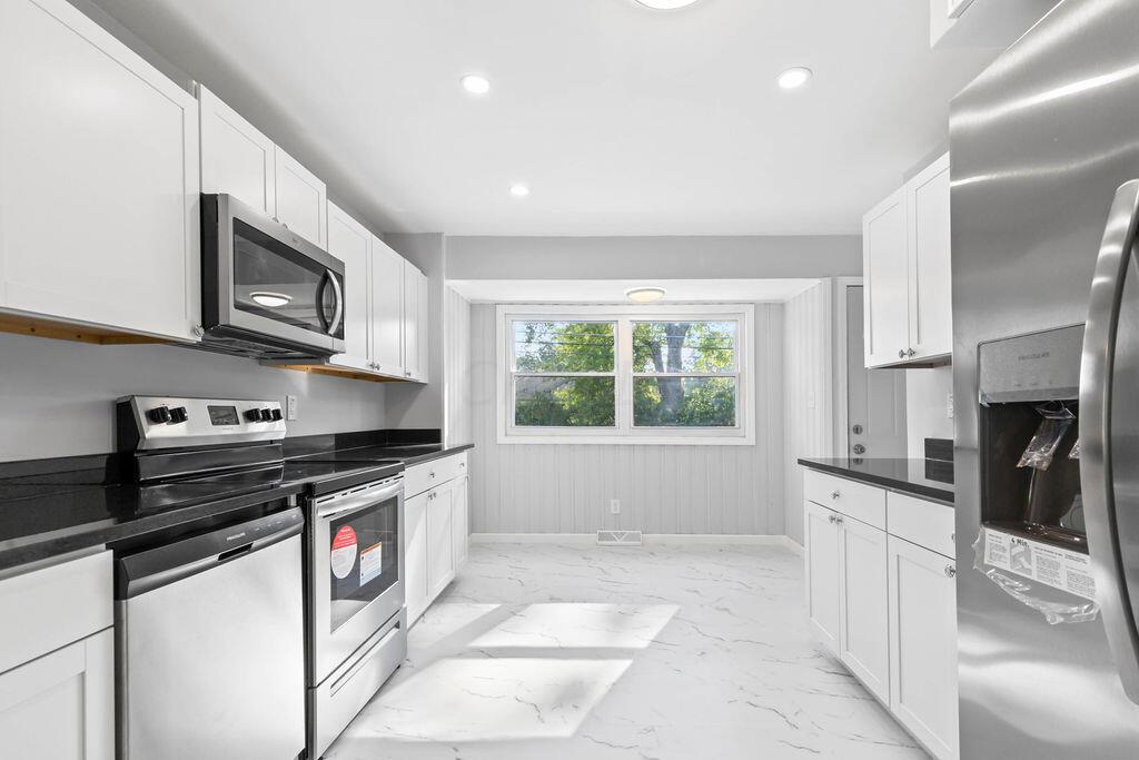 1610 Selkirk Road Columbus, OH 43227 - Photo 4 of 26 Kitchen