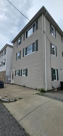 $2,300 | 1986-1990 North Main Street, Unit 3, Fall River, MA 02720