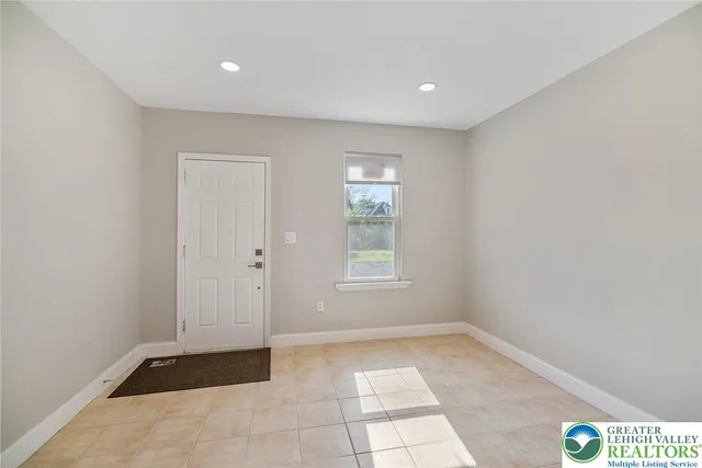 $1,700 | 41 South Warren Street, Easton, PA 18042