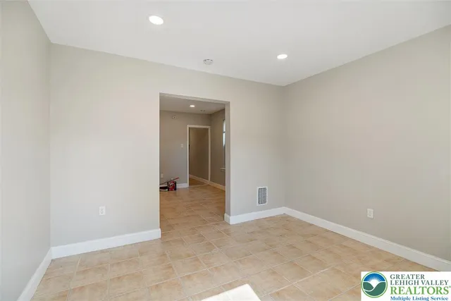 $1,700 | 41 South Warren Street, Easton, PA 18042