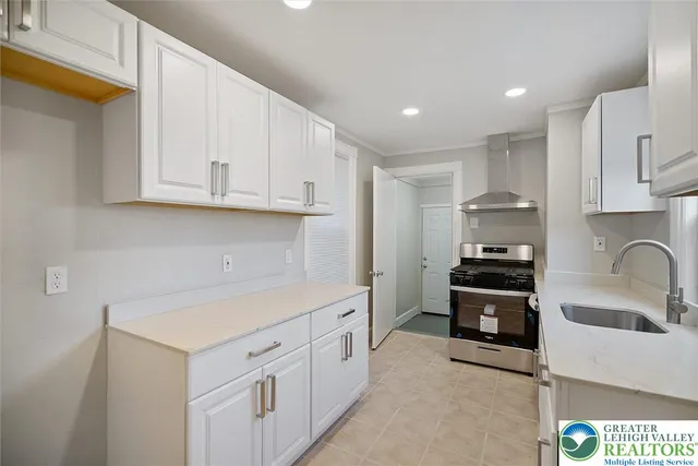 $1,700 | 41 South Warren Street, Easton, PA 18042