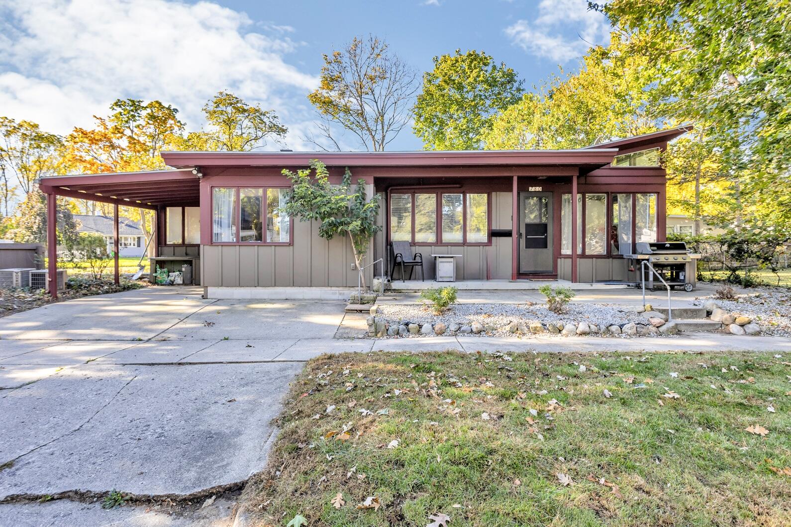 780 Brighton Road Jackson, MI 49203 - Photo 2 of 45 IMG_0014