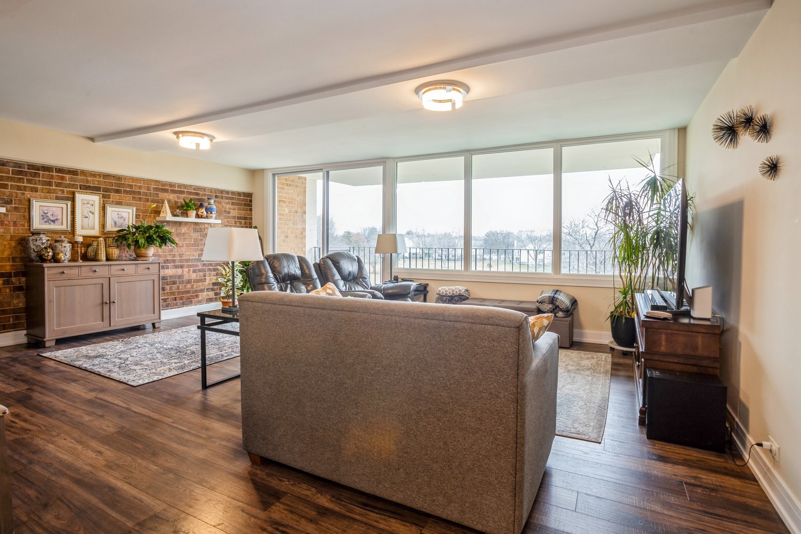 101 Bar Harbour Road, Unit 4G Schaumburg, IL 60193 - Photo 2 of 15 Gallery Image 2