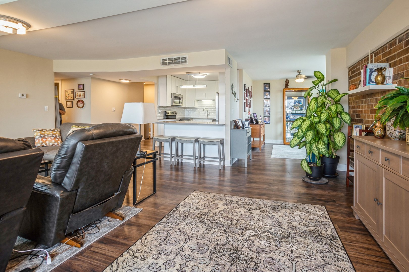 101 Bar Harbour Road, Unit 4G Schaumburg, IL 60193 - Photo 4 of 15 Gallery Image 4