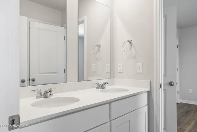 $311,640 | 621 South Squires Run Lane, Richlands, NC 28574