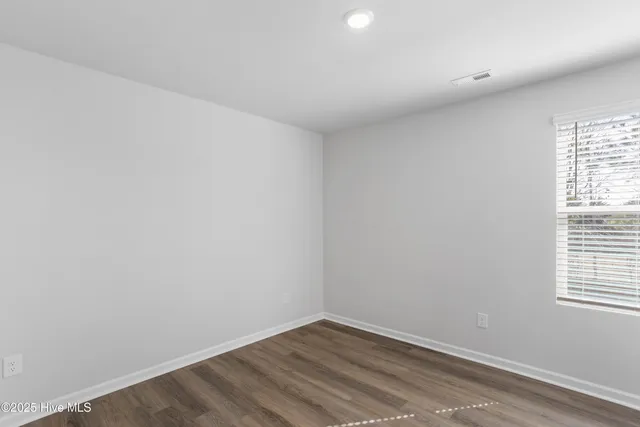 $311,640 | 621 South Squires Run Lane, Richlands, NC 28574