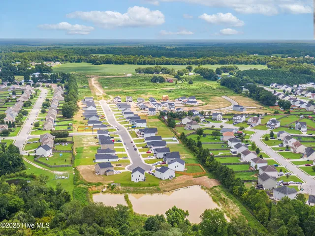 $311,640 | 621 South Squires Run Lane, Richlands, NC 28574