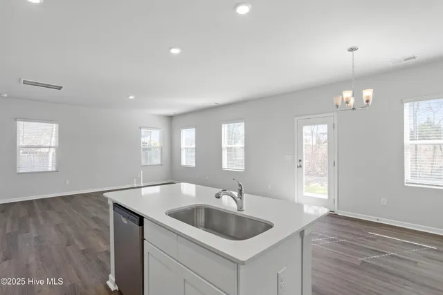 $311,640 | 621 South Squires Run Lane, Richlands, NC 28574