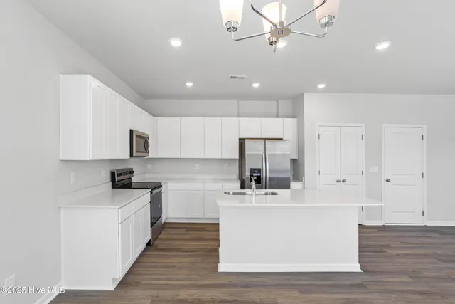 $311,640 | 621 South Squires Run Lane, Richlands, NC 28574