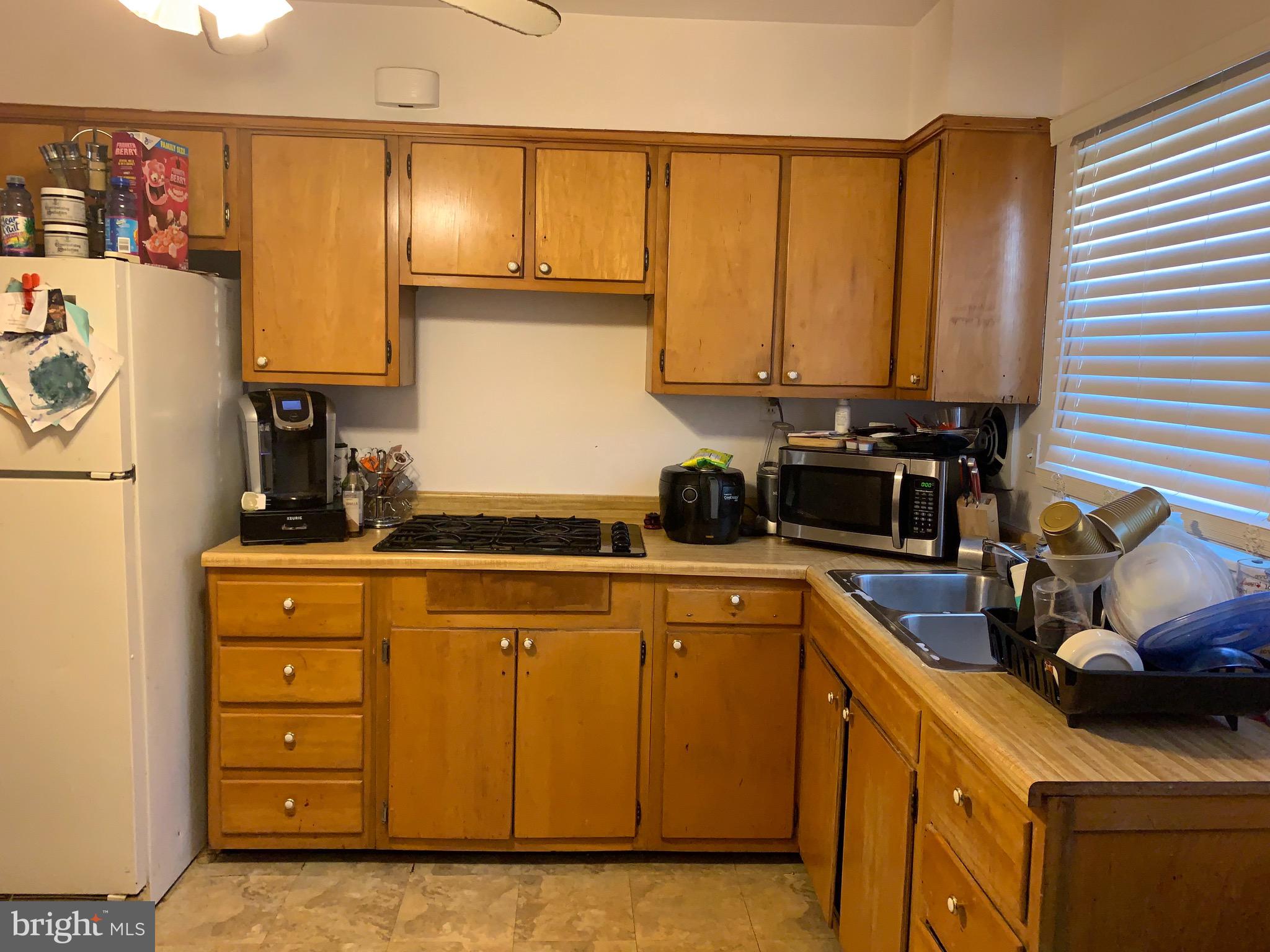 3519 Maryvale Road Baltimore, MD 21244 - Photo 7 of 31 Kitchen with Cooktop!