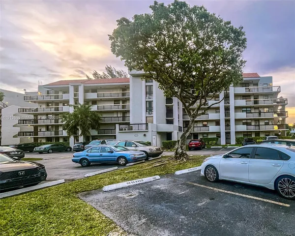 $349,000 | 10315 Northwest 9th St Circle, Unit 50214, Miami, FL 33172