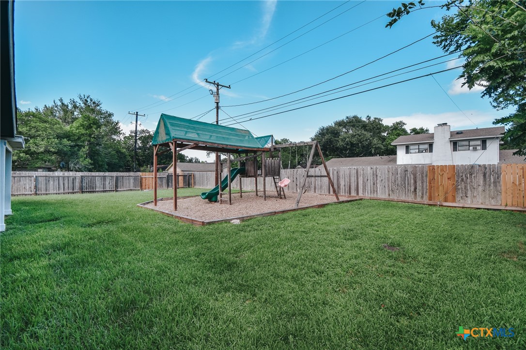 1407 Plantation Road Victoria, TX 77904 - Photo 15 of 17