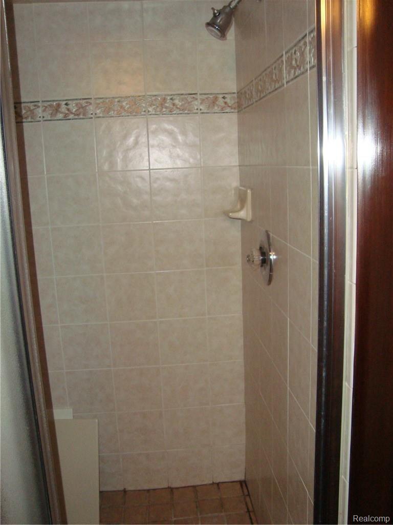 1907 Dorothea Road Berkley, MI 48072 - Photo 21 of 32 Shower in Basement Bath