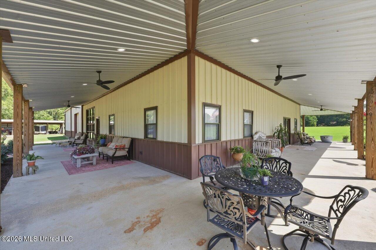 008-120 Anse Reed Rd _ www.hometoursms.c
