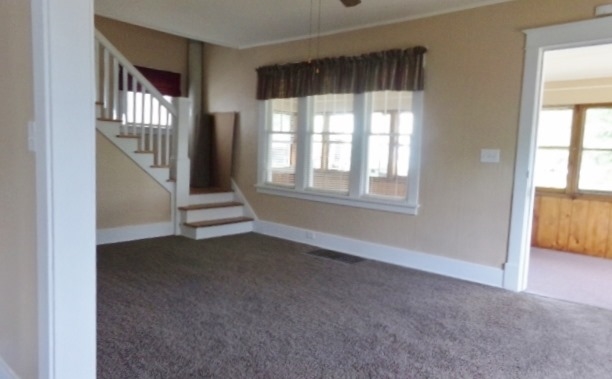 105 Rockingham Avenue Alma, MI 48801 - Photo 4 of 27 1837021-3.JPG