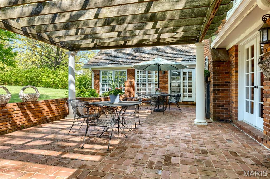 11101 Hermitage Hill Road Frontenac, MO 63131 - Photo 40 of 46