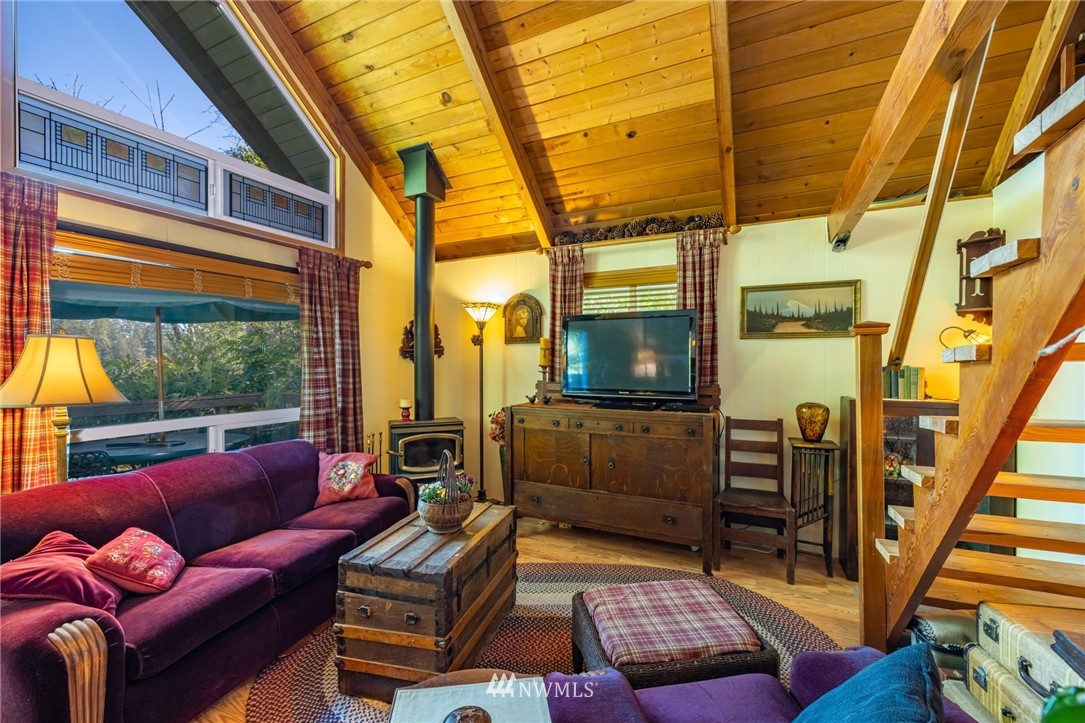 690 East Benson Lake Road Grapeview, WA 98546 - Photo 4 of 35 Gallery Image 4