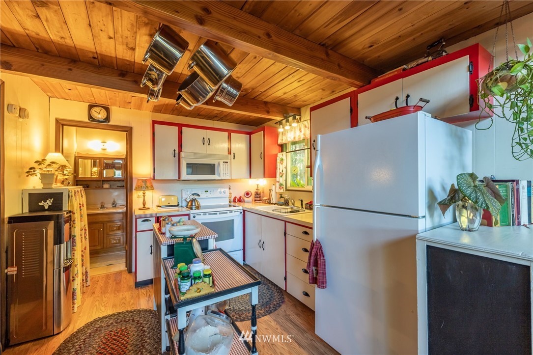 690 East Benson Lake Road Grapeview, WA 98546 - Photo 5 of 35 Gallery Image 5