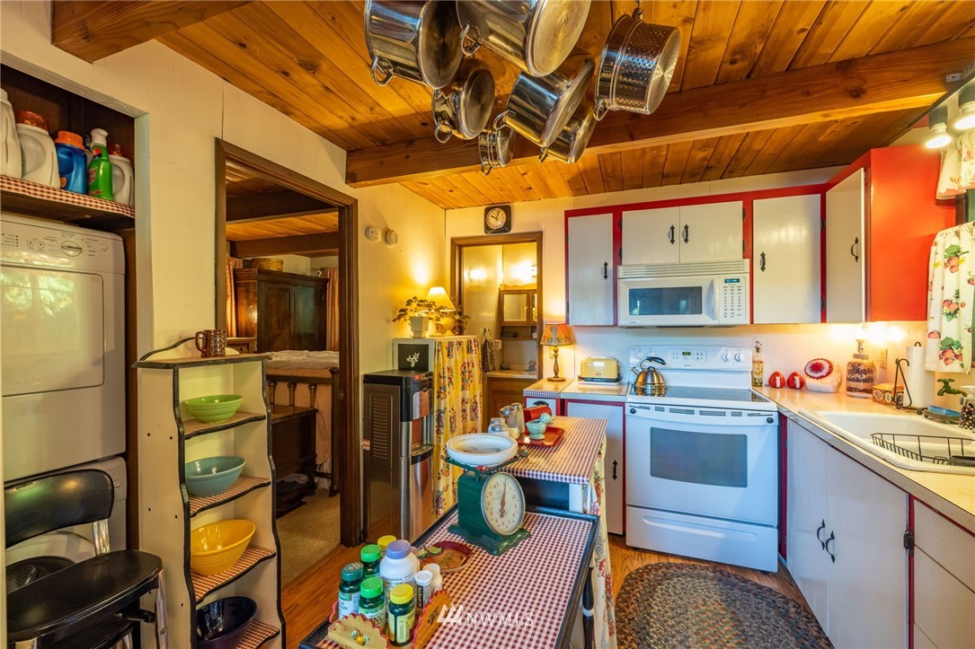 690 East Benson Lake Road Grapeview, WA 98546 - Photo 6 of 35 Gallery Image 6