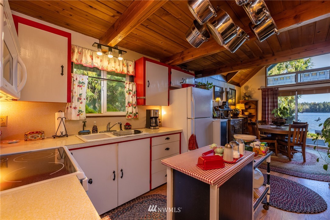 690 East Benson Lake Road Grapeview, WA 98546 - Photo 7 of 35 Gallery Image 7
