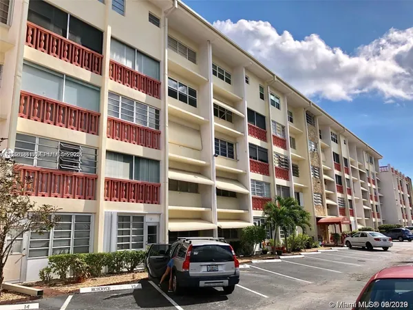 $1,800 | 215 Southeast 3rd Avenue, Unit 407B, Hallandale Beach, FL 33009