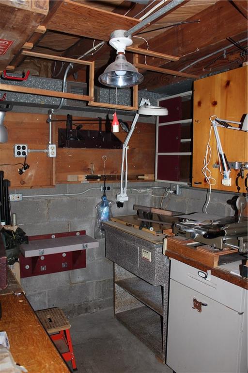 1906 Borland Road Pittsburgh, PA 15243 - Photo 14 of 16 workshop
