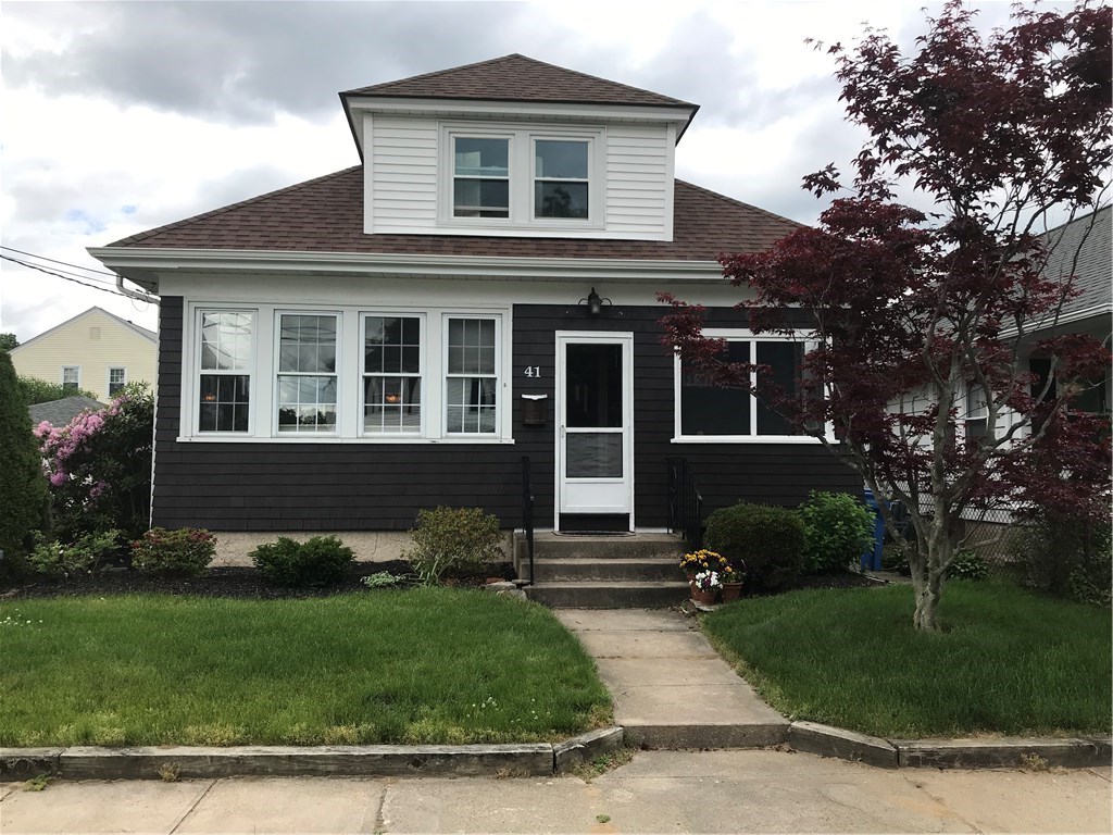 41 Brookwood Road Cranston, RI 02910 - Photo 3 of 40 Gallery Image 3