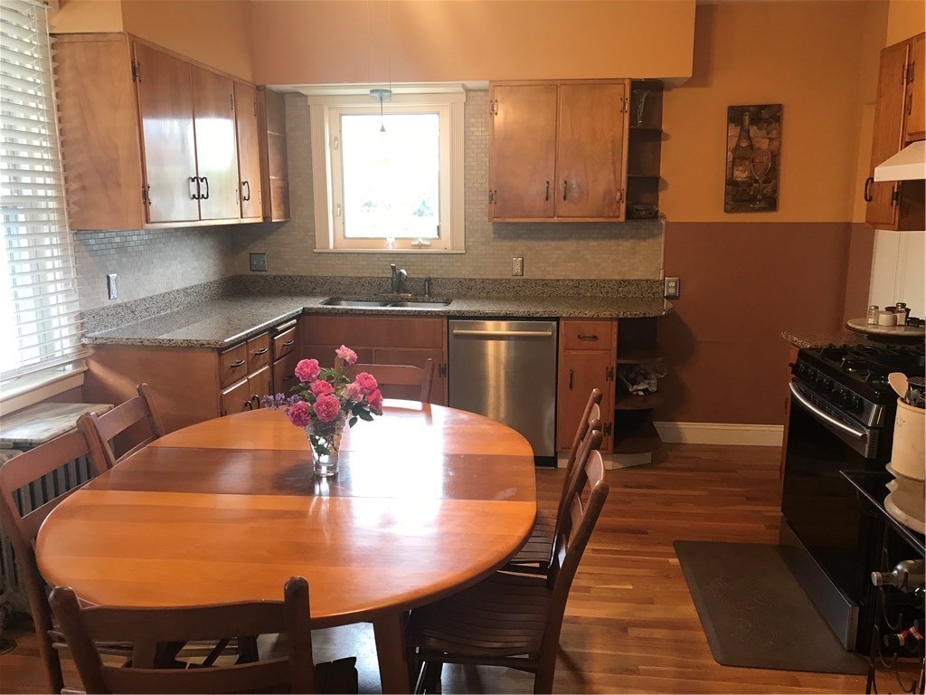 41 Brookwood Road Cranston, RI 02910 - Photo 5 of 40 Gallery Image 5