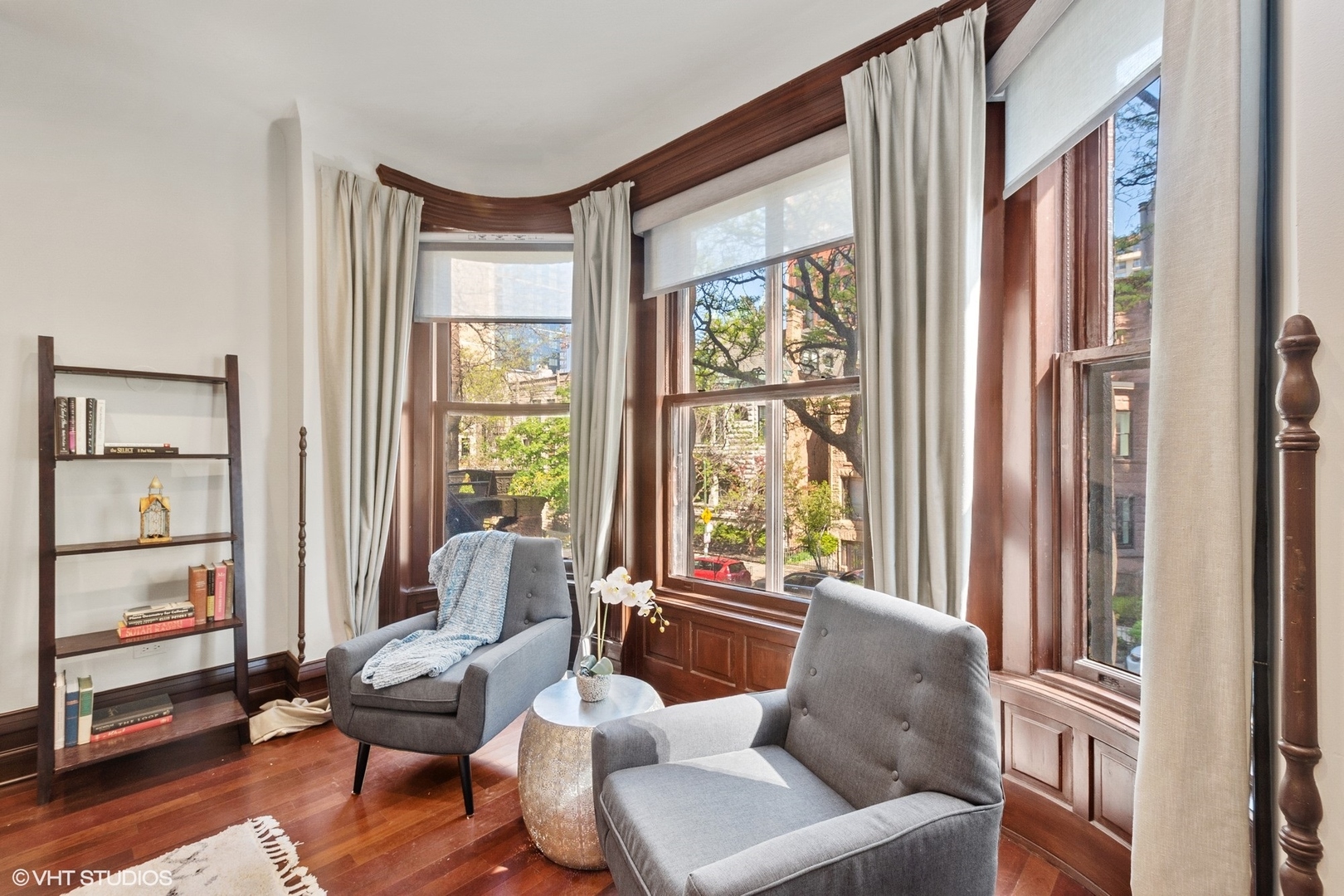 67 East Cedar Street Chicago, IL 60611 - Photo 13 of 37 a living room with furniture and a window