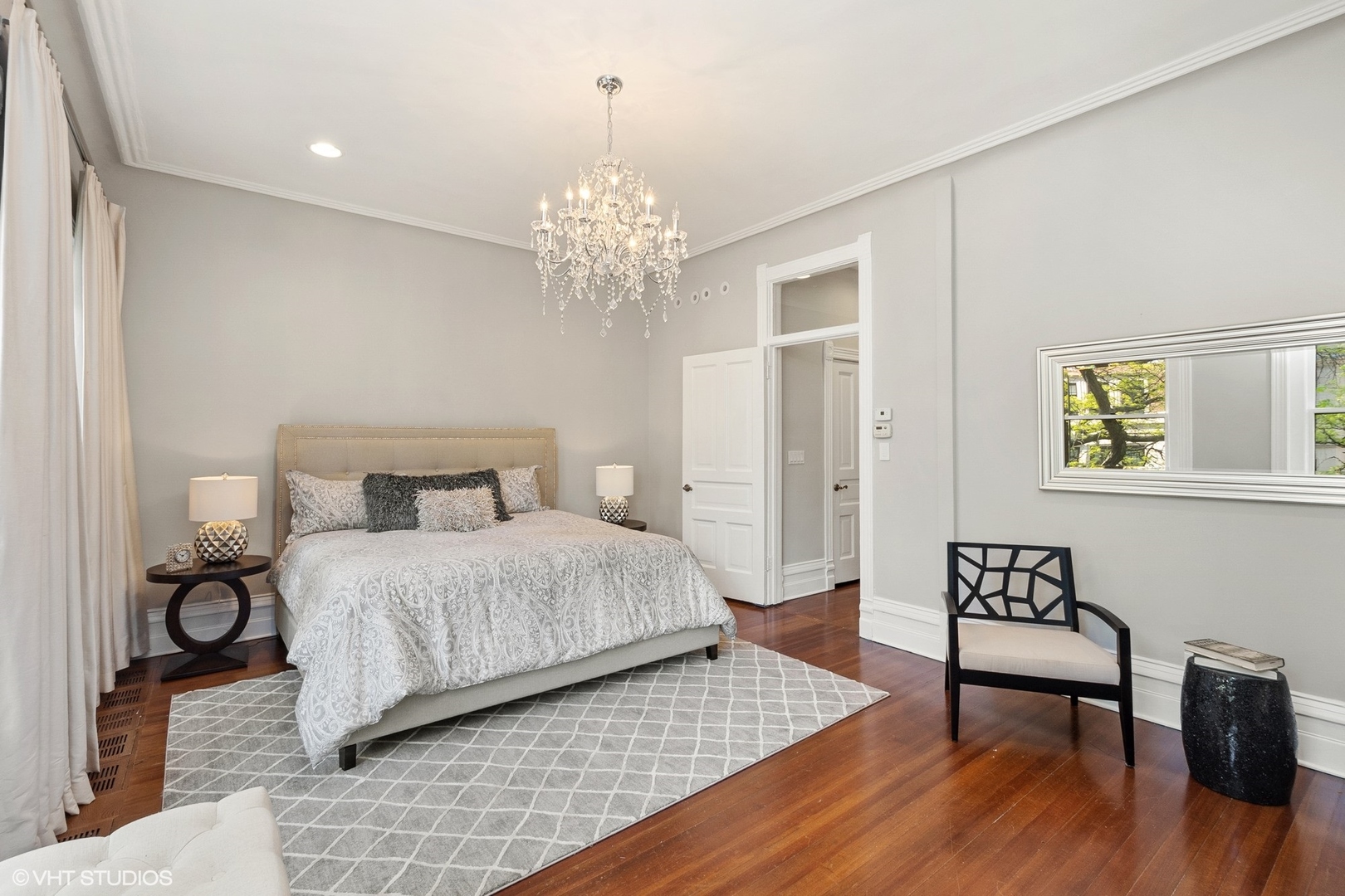67 East Cedar Street Chicago, IL 60611 - Photo 23 of 37 a bedroom with a bed and a table