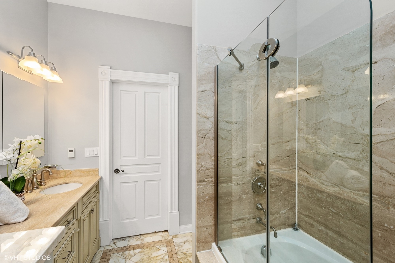 67 East Cedar Street Chicago, IL 60611 - Photo 25 of 37 a bathroom with a tub shower sink and mirror