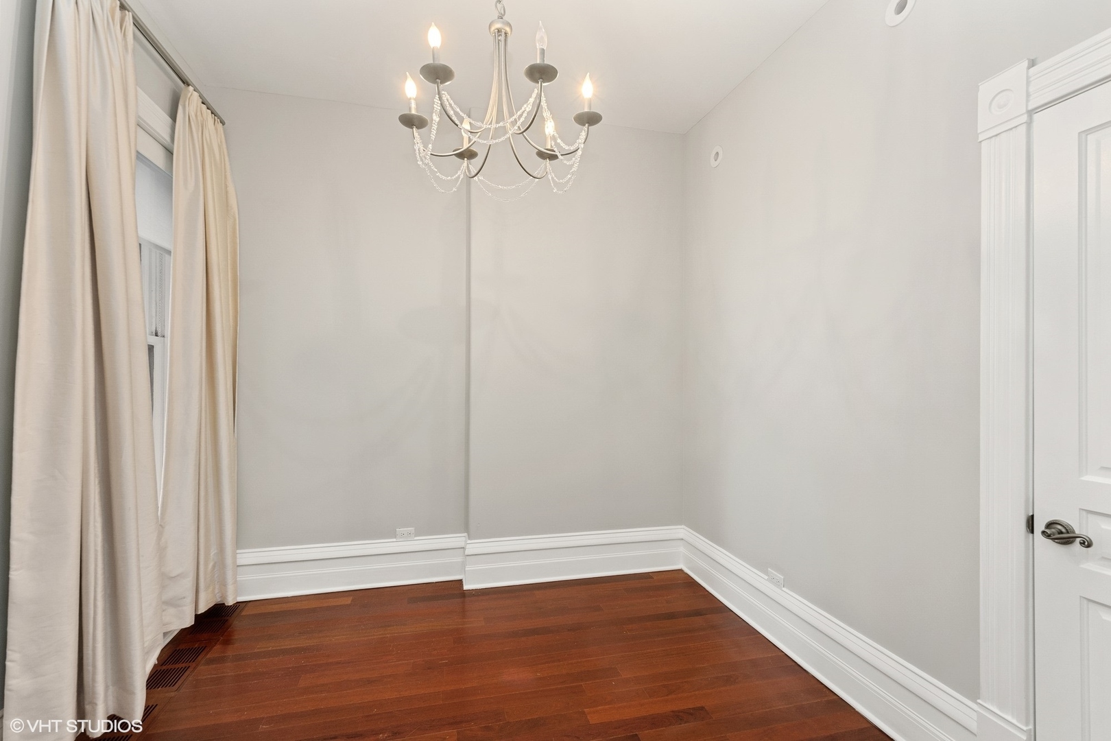 67 East Cedar Street Chicago, IL 60611 - Photo 28 of 37 a view of a room with wooden floor and fan