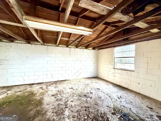 a view of a room with an empty space