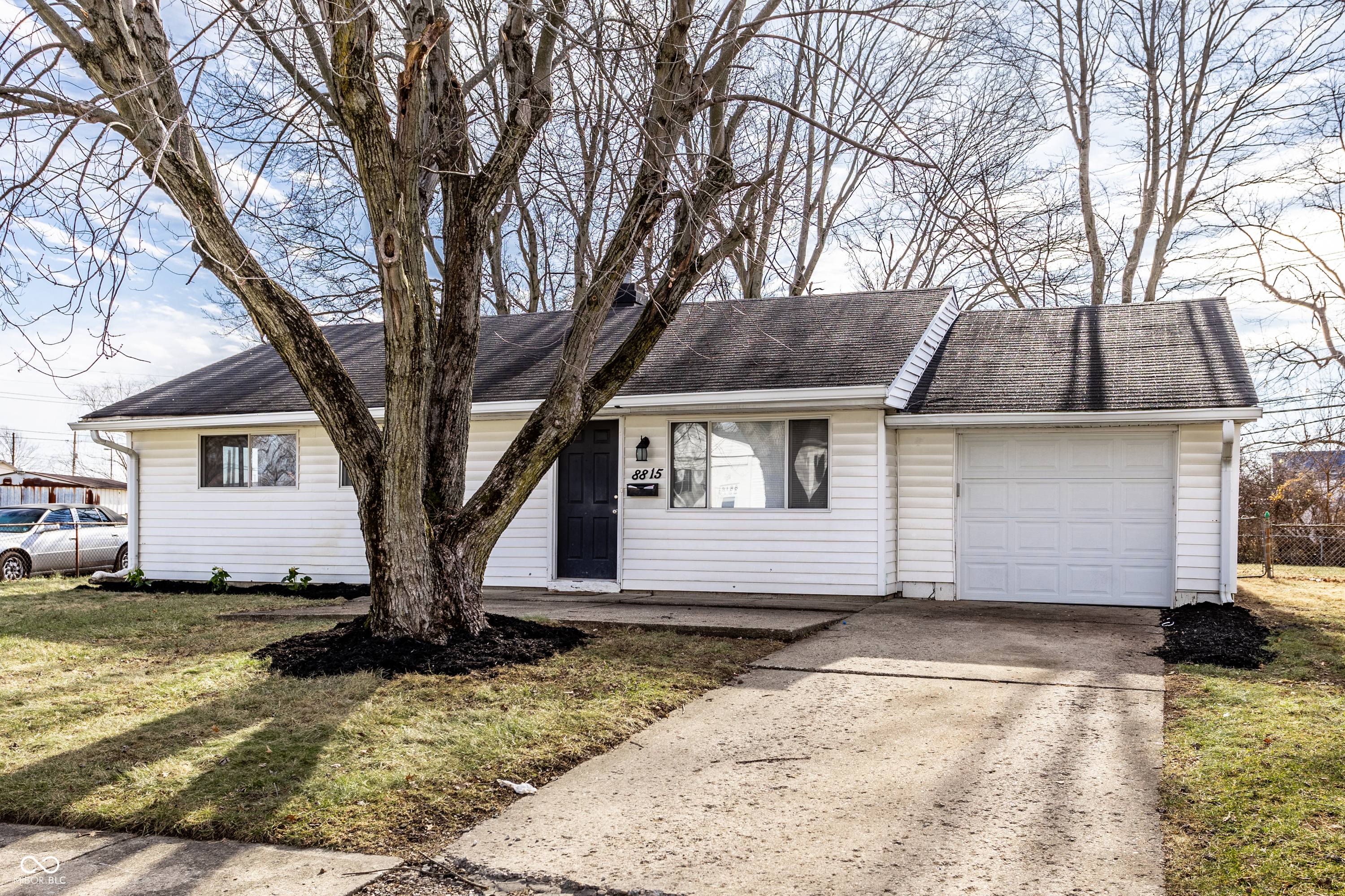 8815 Frontenac Road Indianapolis, IN 46226 - Photo 3 of 33