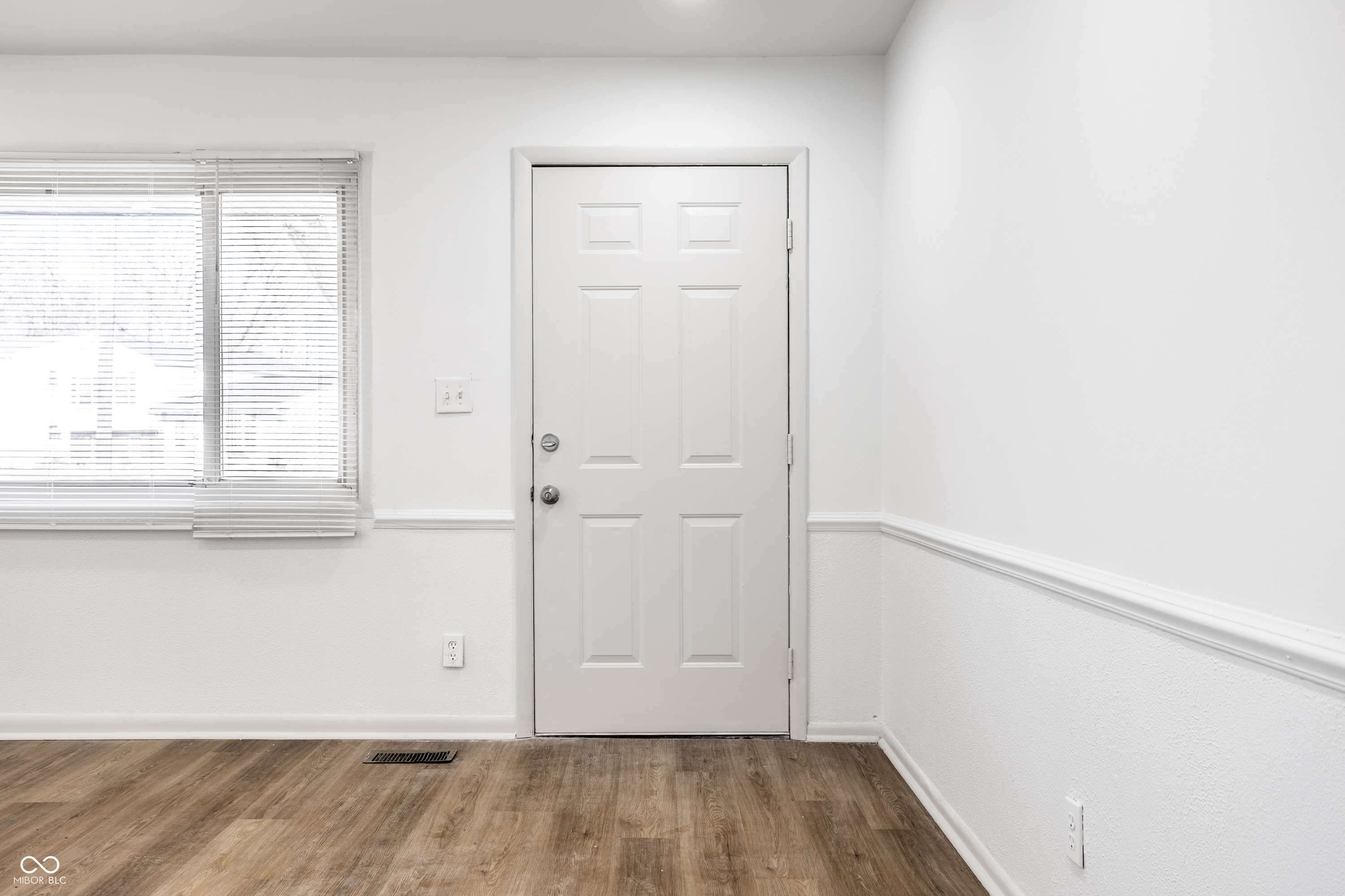 8815 Frontenac Road Indianapolis, IN 46226 - Photo 6 of 33