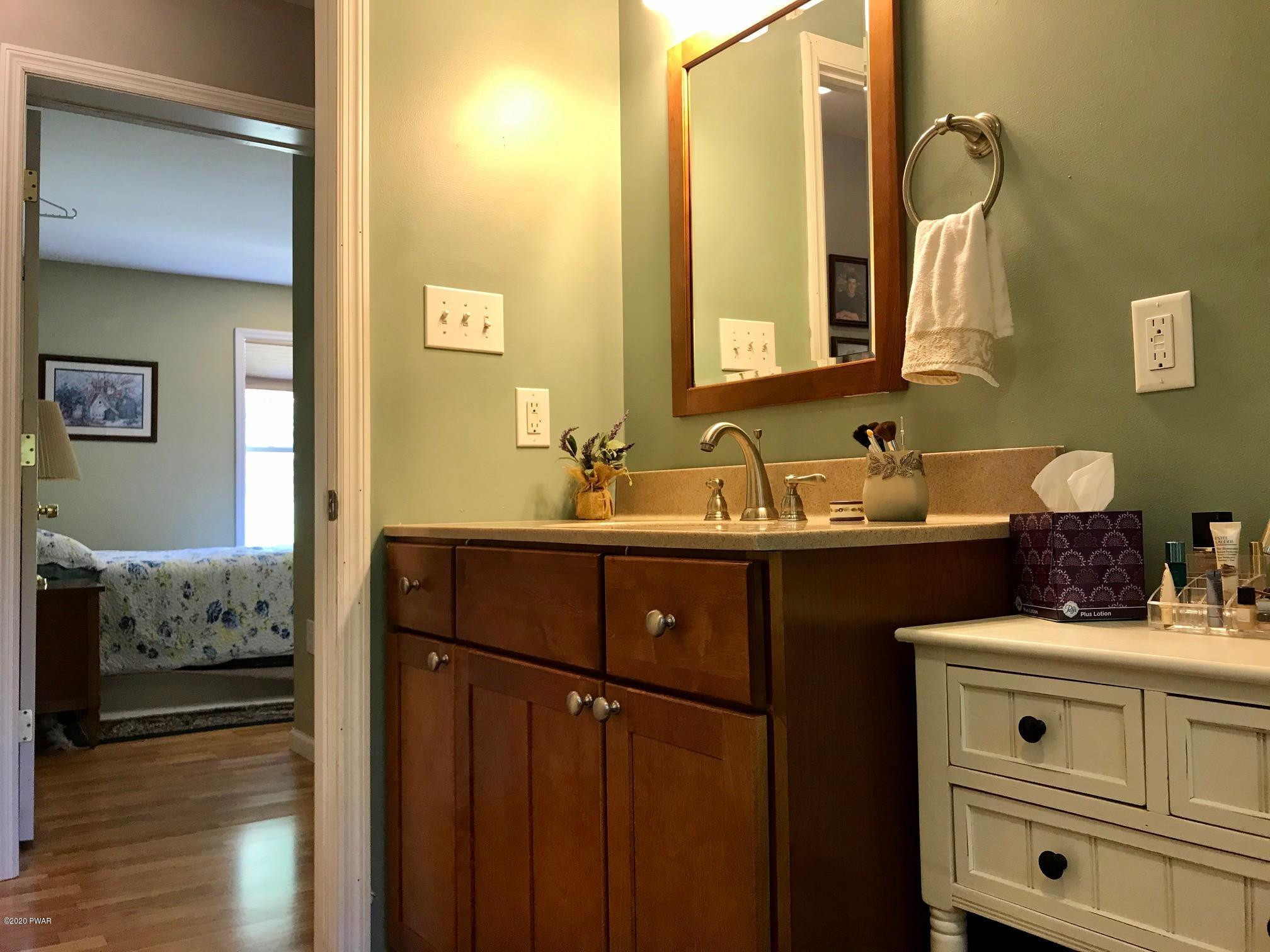 39 Grell Road Hawley, PA 18428 - Photo 19 of 44 FULL BATH