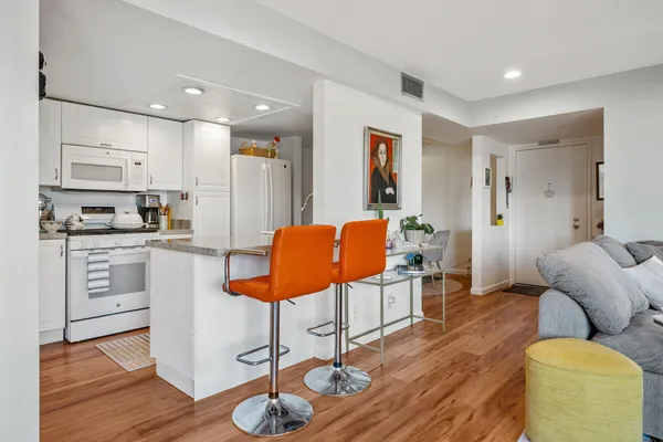 $360,000 | 1500 South Camino Real, Unit 302A, Palm Springs, CA 92264
