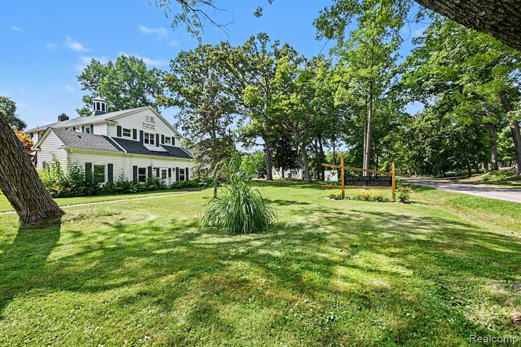 2104 Highfield Road Waterford, MI 48329 - Photo 34 of 38 Gallery Image 34