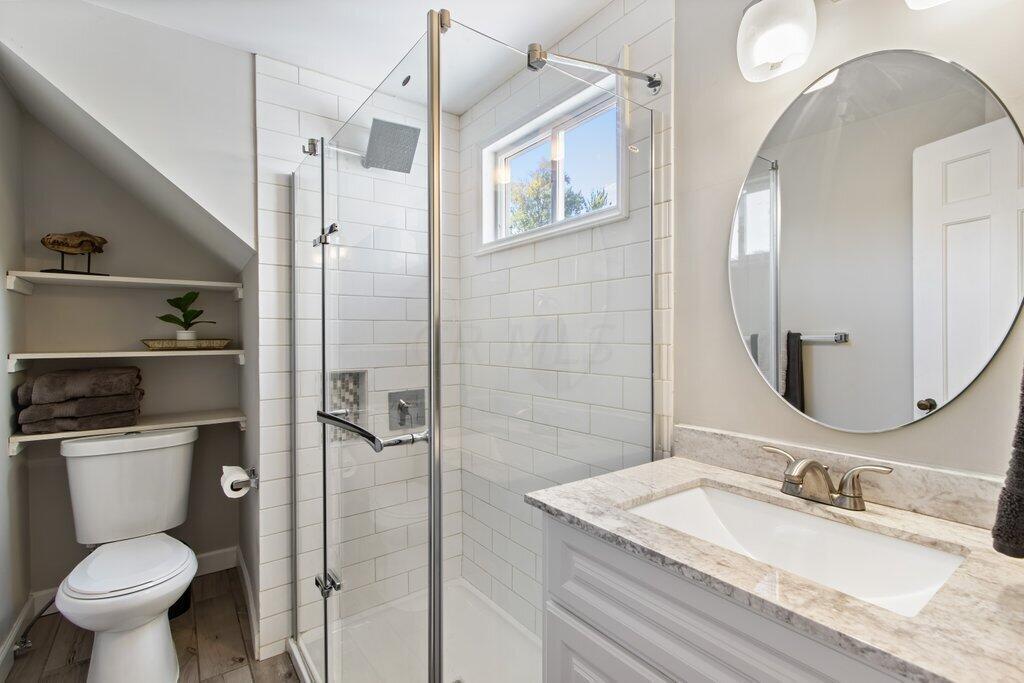 125 Edgevale Road Columbus, OH 43209 - Photo 23 of 34 2nd Floor FULL Bath 2