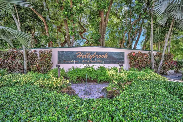 $255,000 | 150 South Hollybrook Terrace, Unit 101, Pembroke Pines, FL 33025