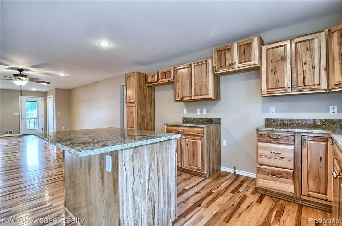 554 Snyder Road Highland, MI 48357 - Photo 8 of 32 Kitchen_3rd_View.jpg