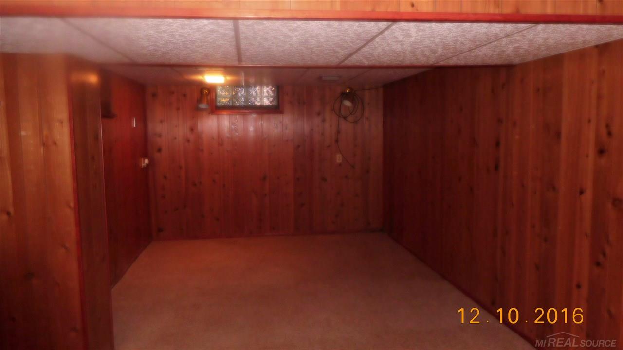 15026 Stephens Road Eastpointe, MI 48021 - Photo 20 of 30 31309360-19.JPG