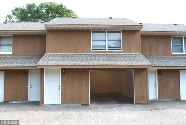 $975 | 1624 Greeley Street South, Stillwater, MN 55082