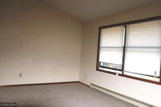 $975 | 1624 Greeley Street South, Stillwater, MN 55082