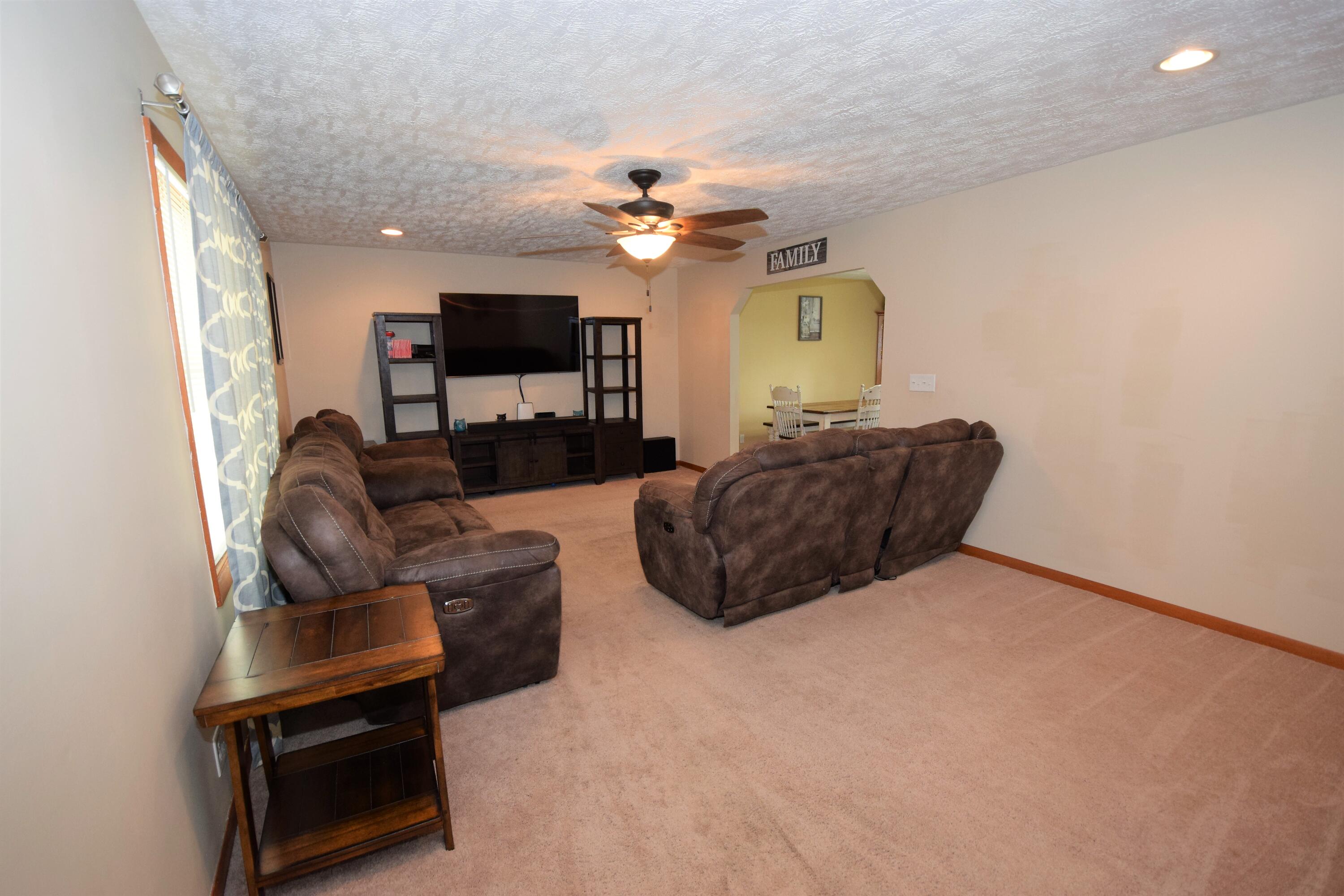 143 Maple Tree Lane Watauga, TN 37694 - Photo 4 of 31 DSC_1056