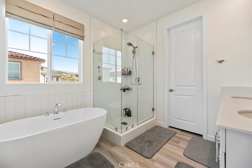 20911 Jennings Way Newhall, CA 91321 - Photo 39 of 50 a bathroom with a tub shower and mirror