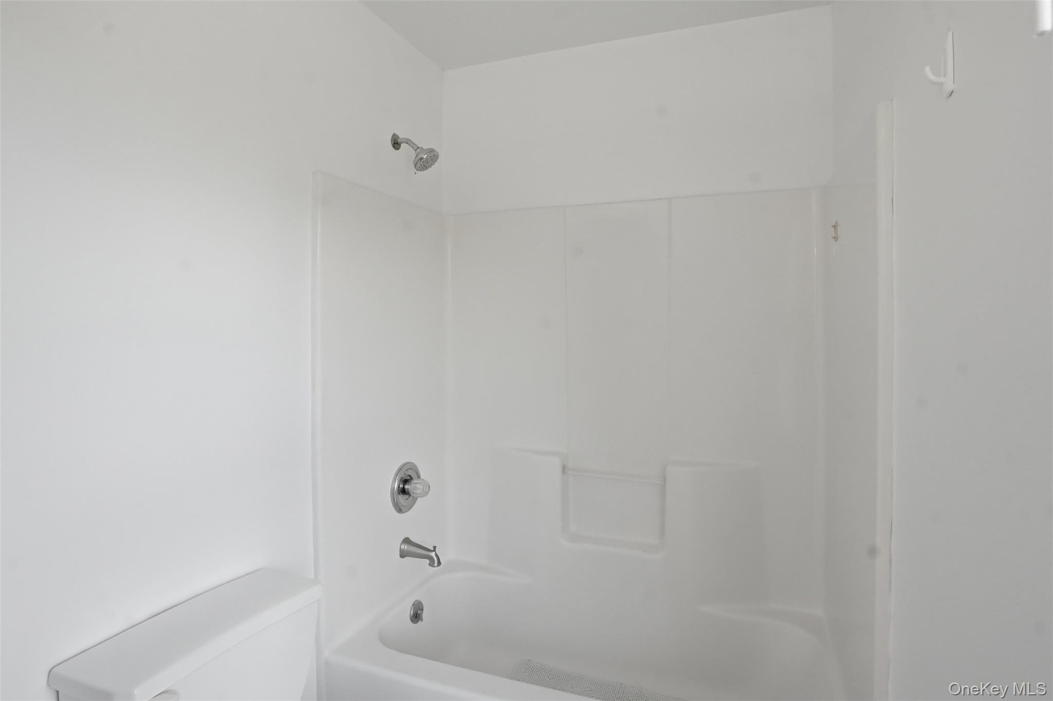 160 Pirog Road Pine Bush, NY 12566 - Photo 24 of 50 a bathroom with a bathtub