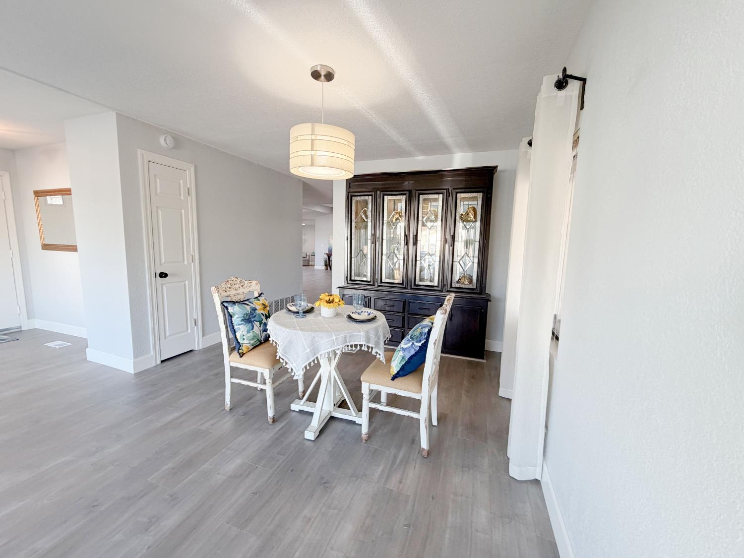 6104 Meiggs Court Citrus Heights, CA 95621 - Photo 5 of 42