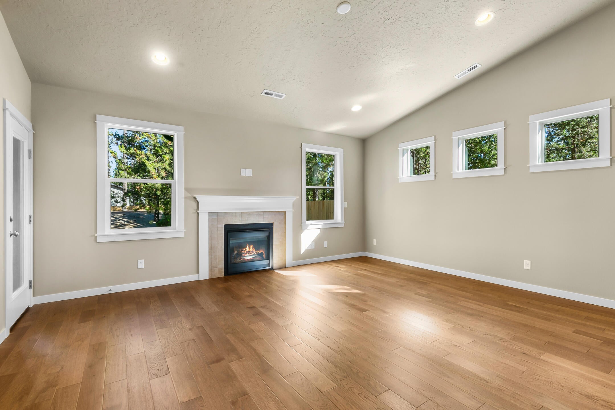 17144 Downey Road Bend, OR 97707 - Photo 20 of 41 Vaulted living with gas fireplace