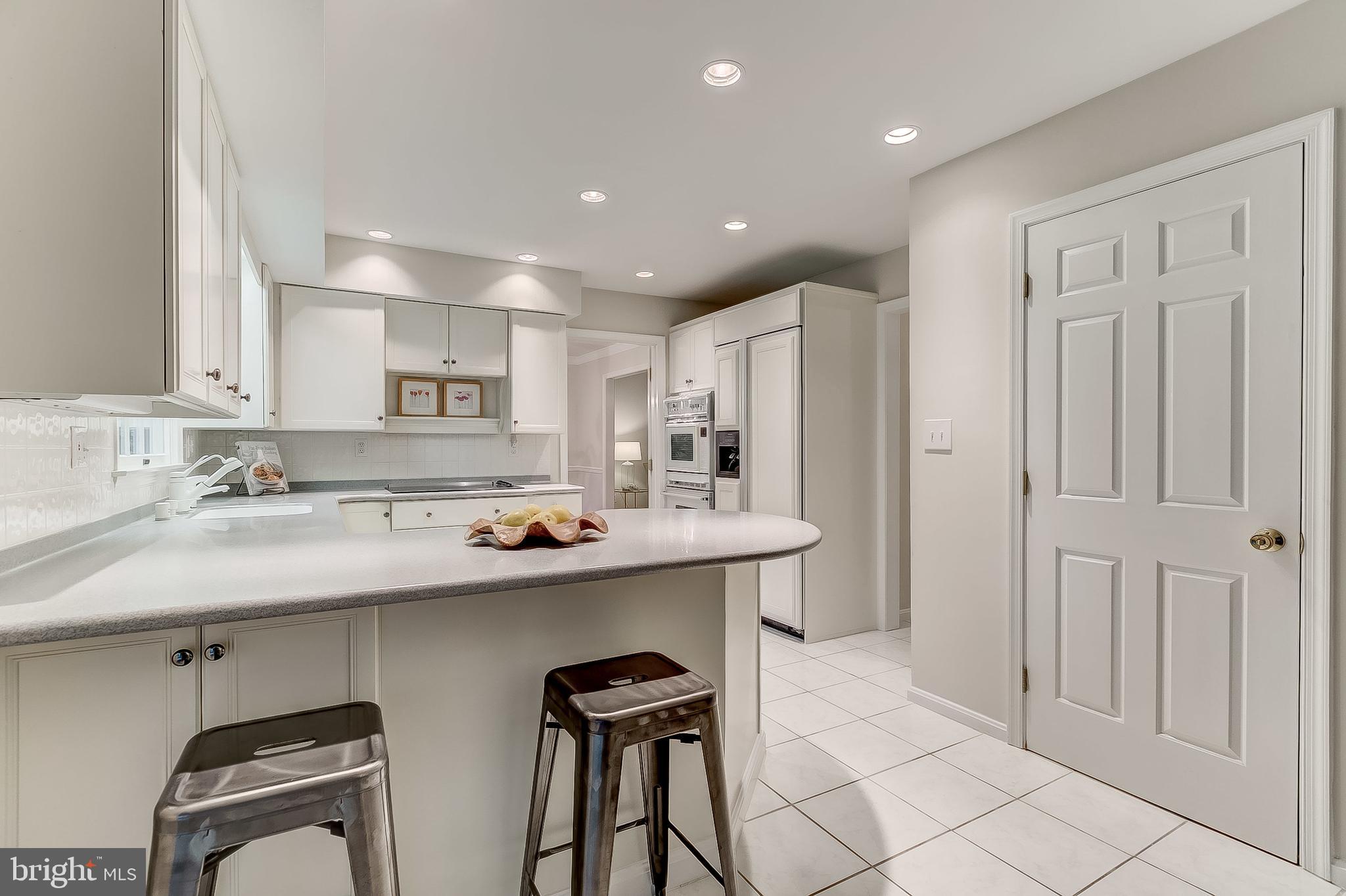 1603 Ridout Road Annapolis, MD 21409 - Photo 12 of 47 Kitchen with peninsua bar